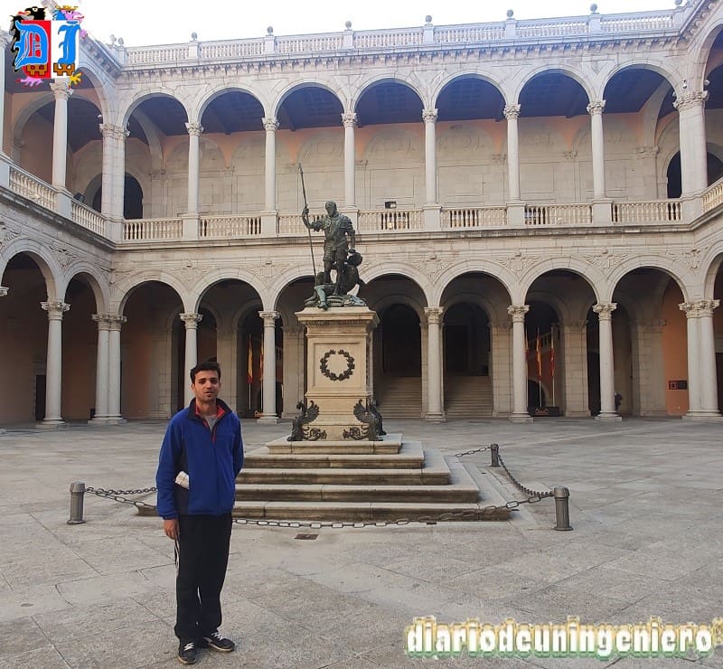 Toledo08_Alcazar4_patio