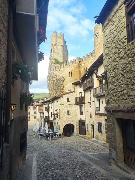 castillo y plaza mayor de frias