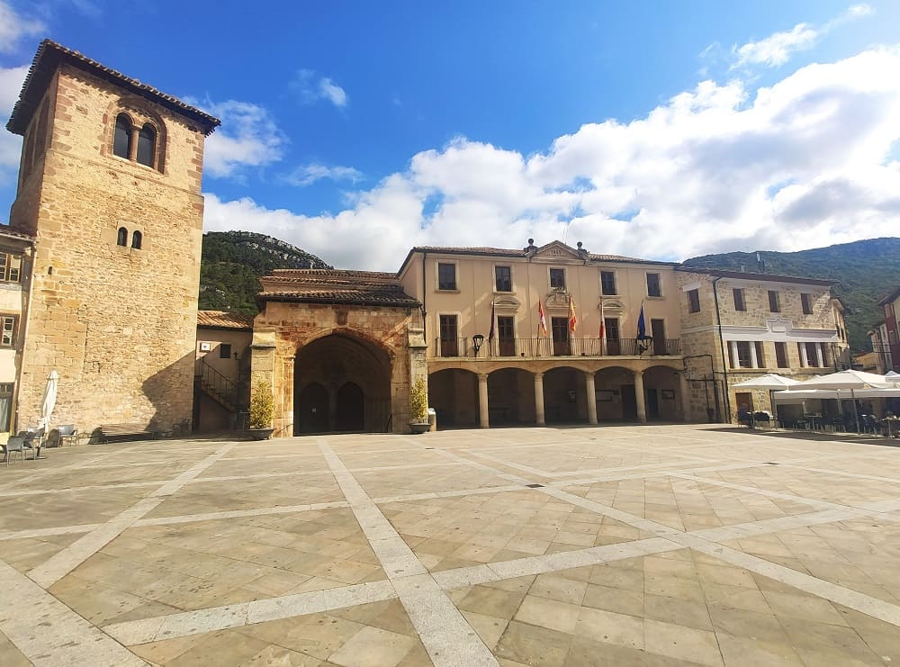 plaza mayor de oña