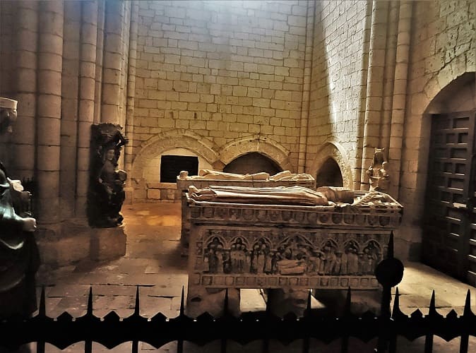 iglesia santa maria la blanca, sepulcros, villalcazar de sirga