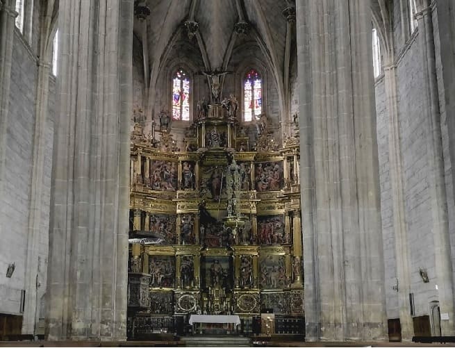 iglesia de santoyo, interior