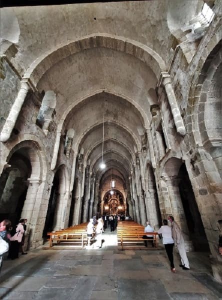 iglesia de santa maria, interior, meira