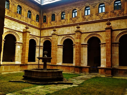 monasterio san vicente, claustro, oviedo