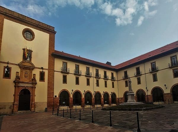 monasterio san vicente, claustro, oviedo