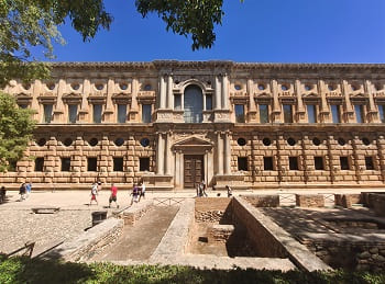 patio de carlos V, granada