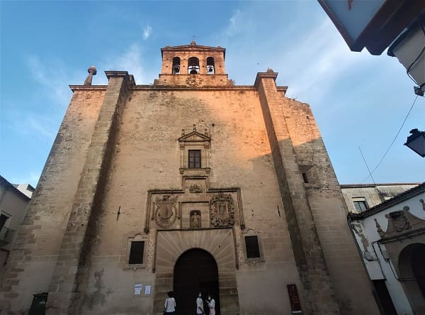 palacio jaun pizarro aragon, trujillo