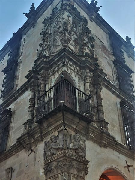 palacio de la conquista, trujillo, escudo