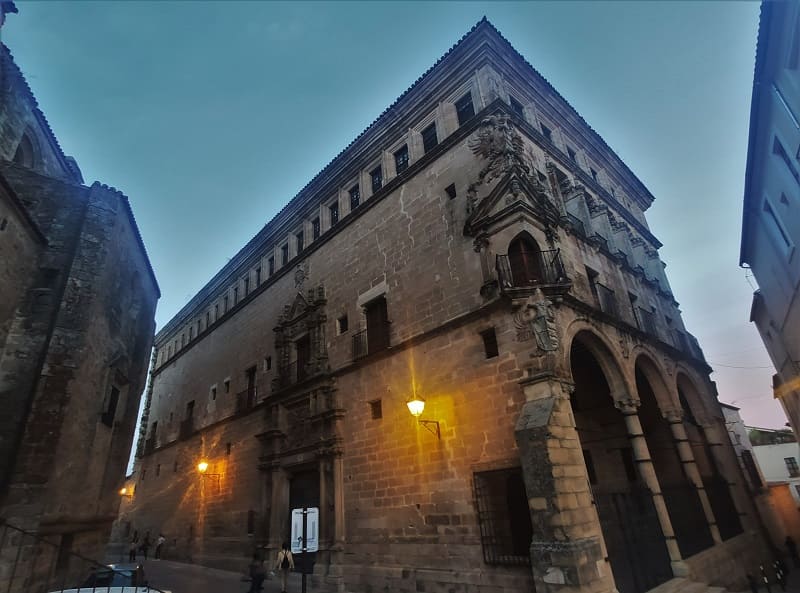 palacio san carlos , trujillo