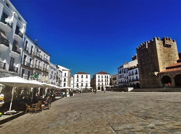 palacio montezuma, caceres