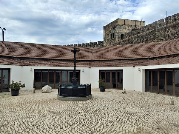 patio interior fortaleza, fregenal de la sierra