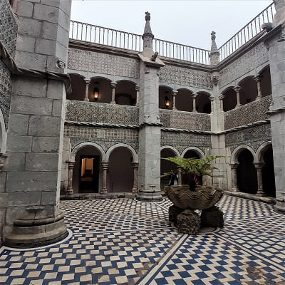 Palacio da Pena, patio palaciego, Sintra