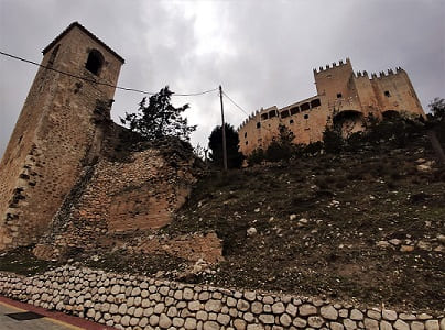 Castillo y iglesia en ruinas de Velez Blanco