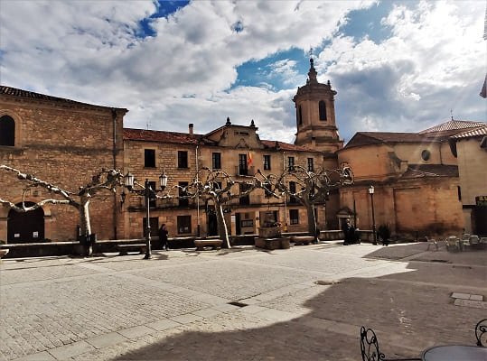 plaza mayor, santo domingo de silos