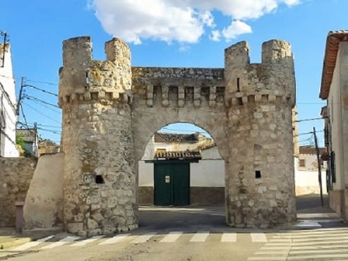 puerta de entrada a yepes