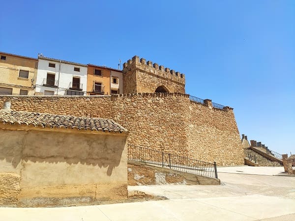 puerta de la villa, monteagudo de las vicarias