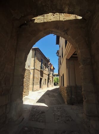 monteagudo de las vicarias, puerta de la villa