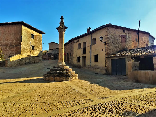 plaza mayor de caracena