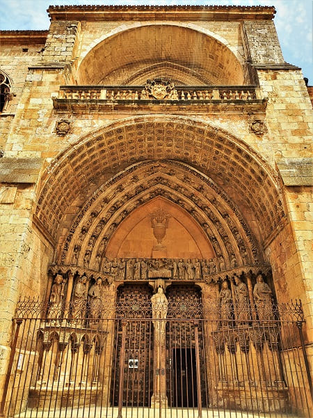 puerta catedral, Burgo de Osma