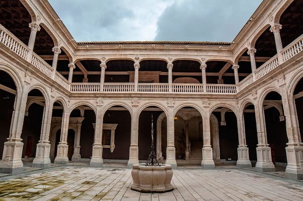 palacio condes de miranda, detalle patio, peñaranda de duero