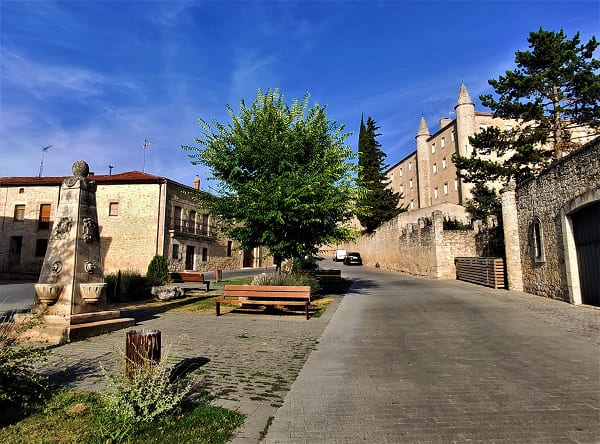 plaza mayor de caleruega