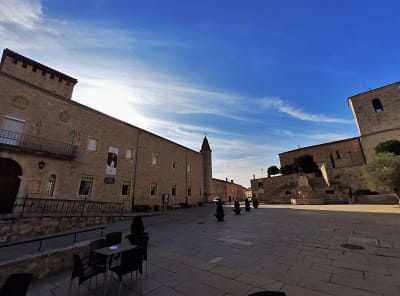 plaza mayor de caleruega