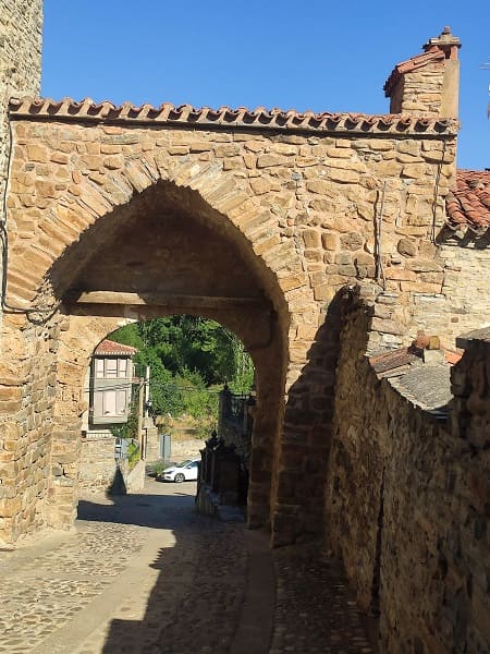 arco de la villa de yanguas