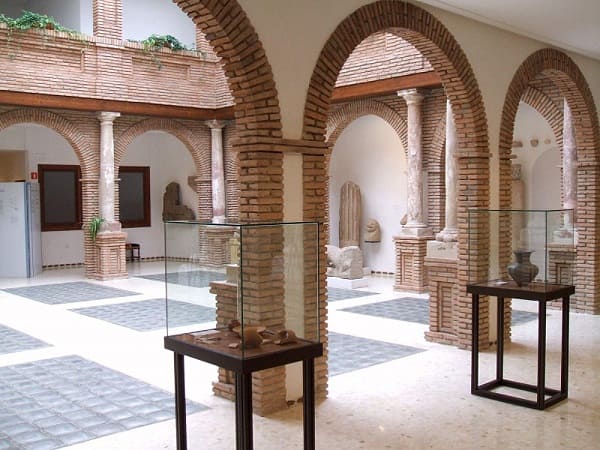 museo arqueologico de linares, patio