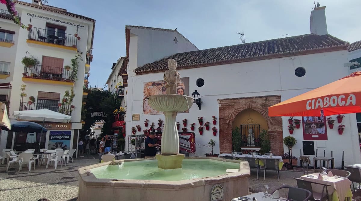 plaza Fernando Alcala, Marbella