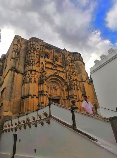 portada trasera de basilica menor Santa María