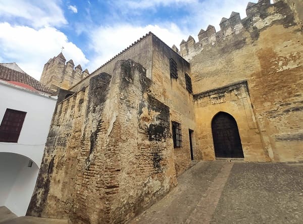 palacio ayuntamiento, muralla, arcos de la frontera