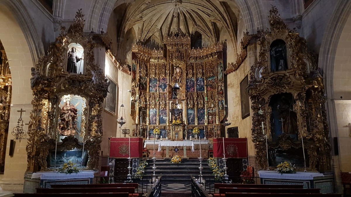 iglesia de san pedro, interior panoramica, arcos