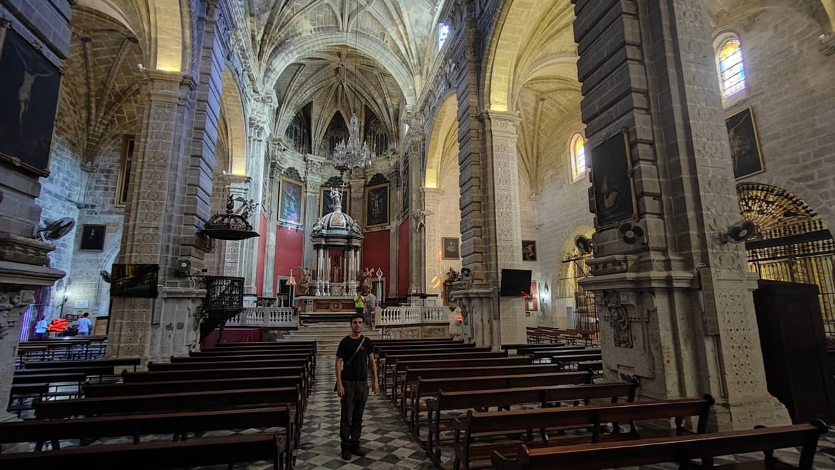 basilica Nuestra Señora de los Milagros, interior