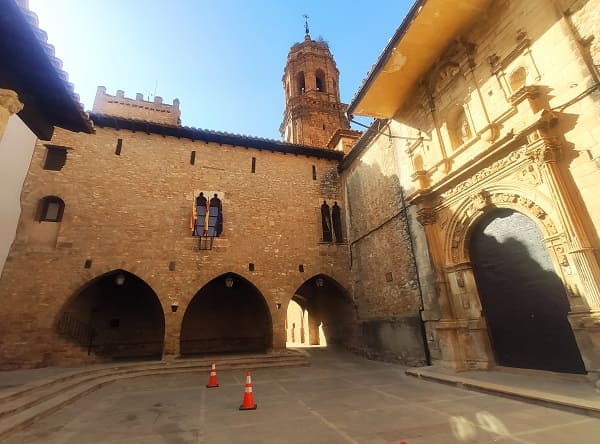 plaza Mayor, Iglesuela del Cid