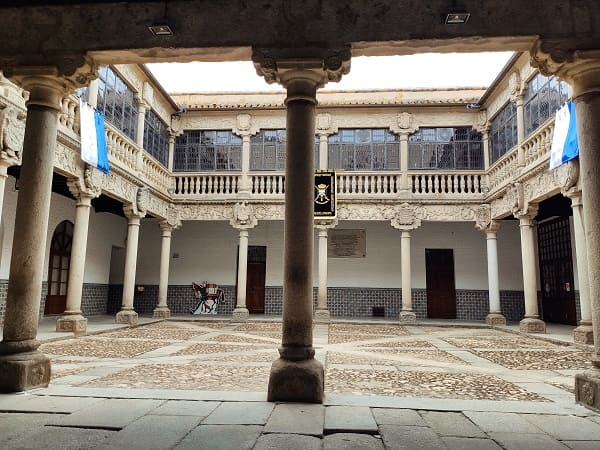 palacio Polentinos, patio, museo, Avila
