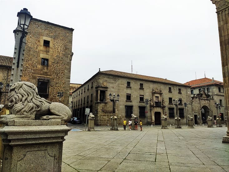 puerta Occidental de la catedral de Avila