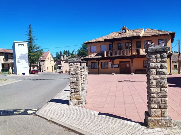 plaza mayor, fresno de las fuentes