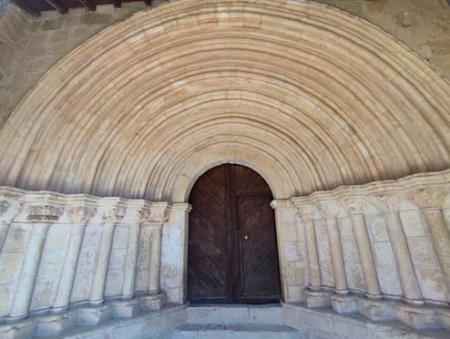 ermita virgen del barrio romanica, puerta, navares de las cuevas