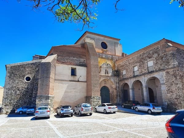 Monasterio de Santa María la Real de Nieva, fachada