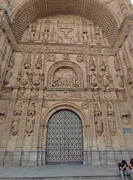 Convento de las Dueñas, fachada