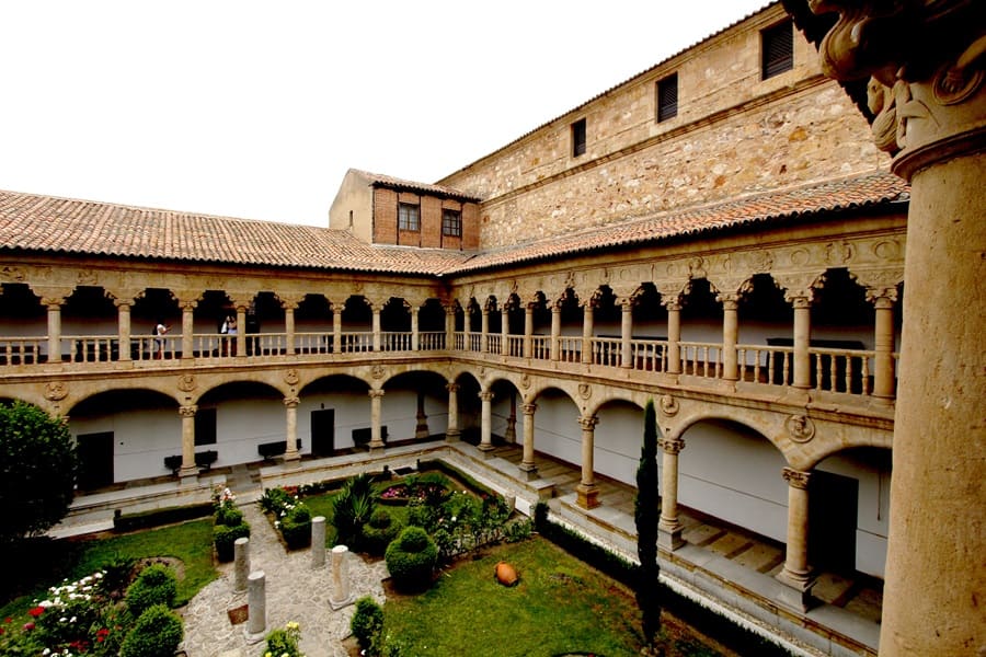 Convento de las Dueñas, patio