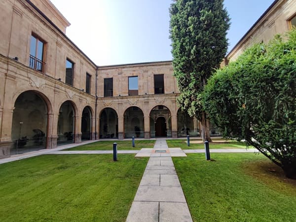 colegio Calatrava, patio