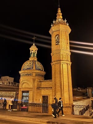 Triana, capilla del Carmen, noche, Sevilla