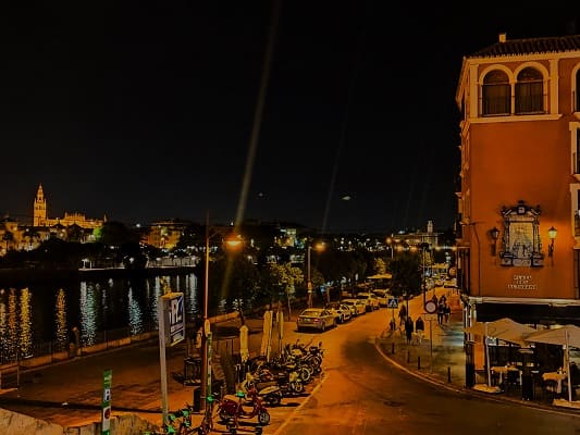 Triana, plaza de Altozano, noche, Sevilla