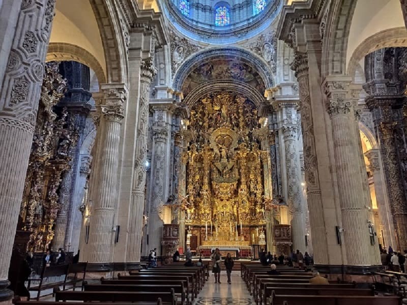 iglesia colegial del divino 
                Salvador, interior, Sevilla