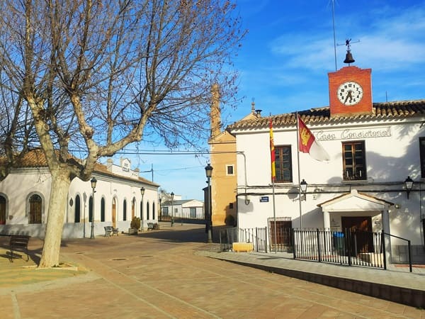 Fuensanta, ayuntamiento e iglesia