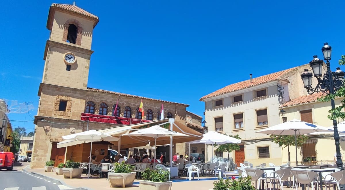 Plaza Mayor de peñas de san Pedro