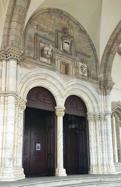 puerta del convento de san Francisco, Evora