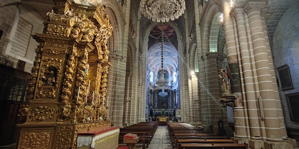 interior de la catedral de Evora