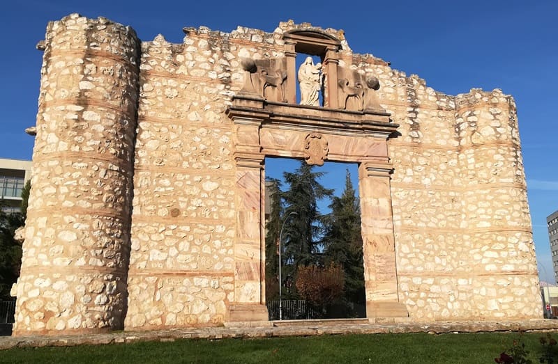 puerta de Santa Maria, Dominicas, Ciudad Real