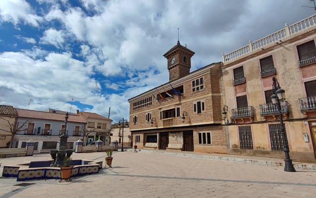 Plaza Mayor, Torre de Juan Abad